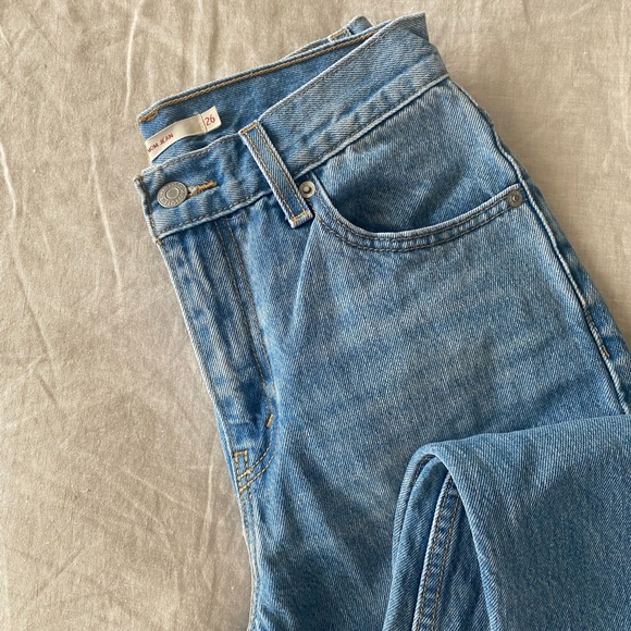 Levi’s Straight Mom Jean - Picture 9 of 10